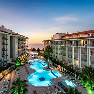 Hotel Ramada & By Wyndham Kusadası
